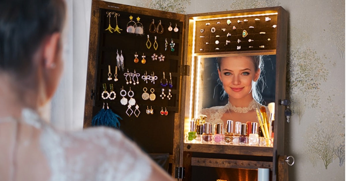 Bring the Rustic Charm of Wood into Your Bedroom: Discover a New Level of Style For Your Jewelry