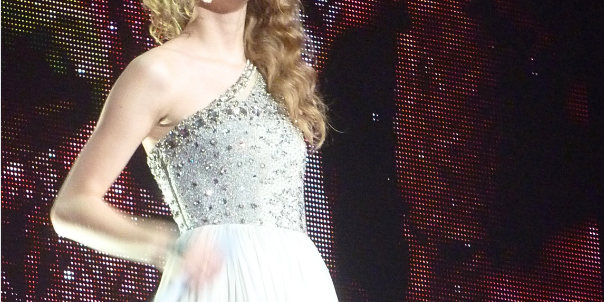 Taylor Swift live in Paris on stage