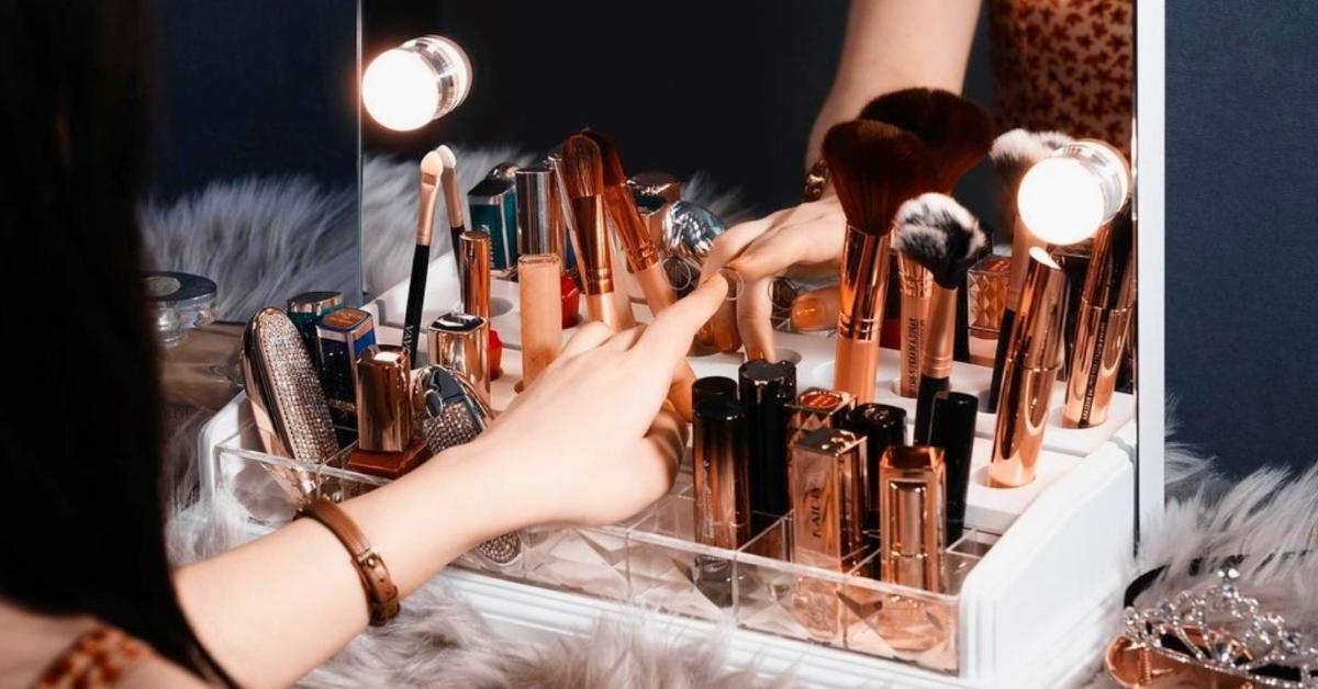 LUXFURNI Makeup Mirror with Built-in Storage